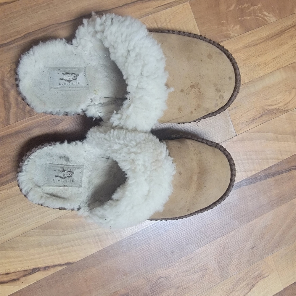 Ugg Slipon - image 1